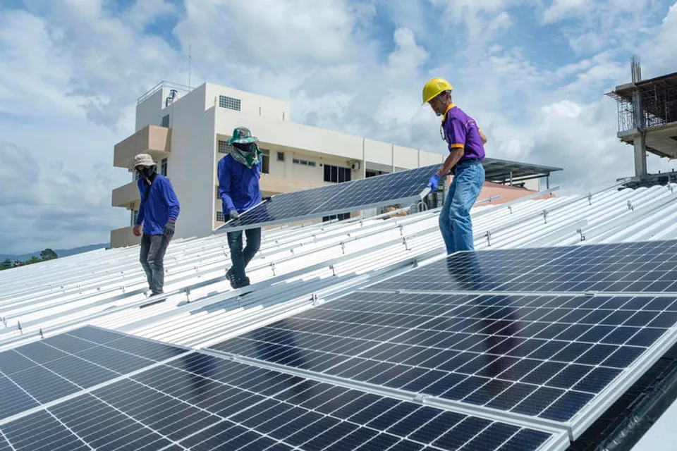 Solar panel installation at ประโยชน์ของการติดตั้งโซลาร์